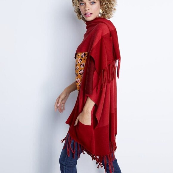 CAbi Firebrick Red Fringe Lightweight Cozy Poncho with Pockets P3115 M/L - Picture 7 of 9